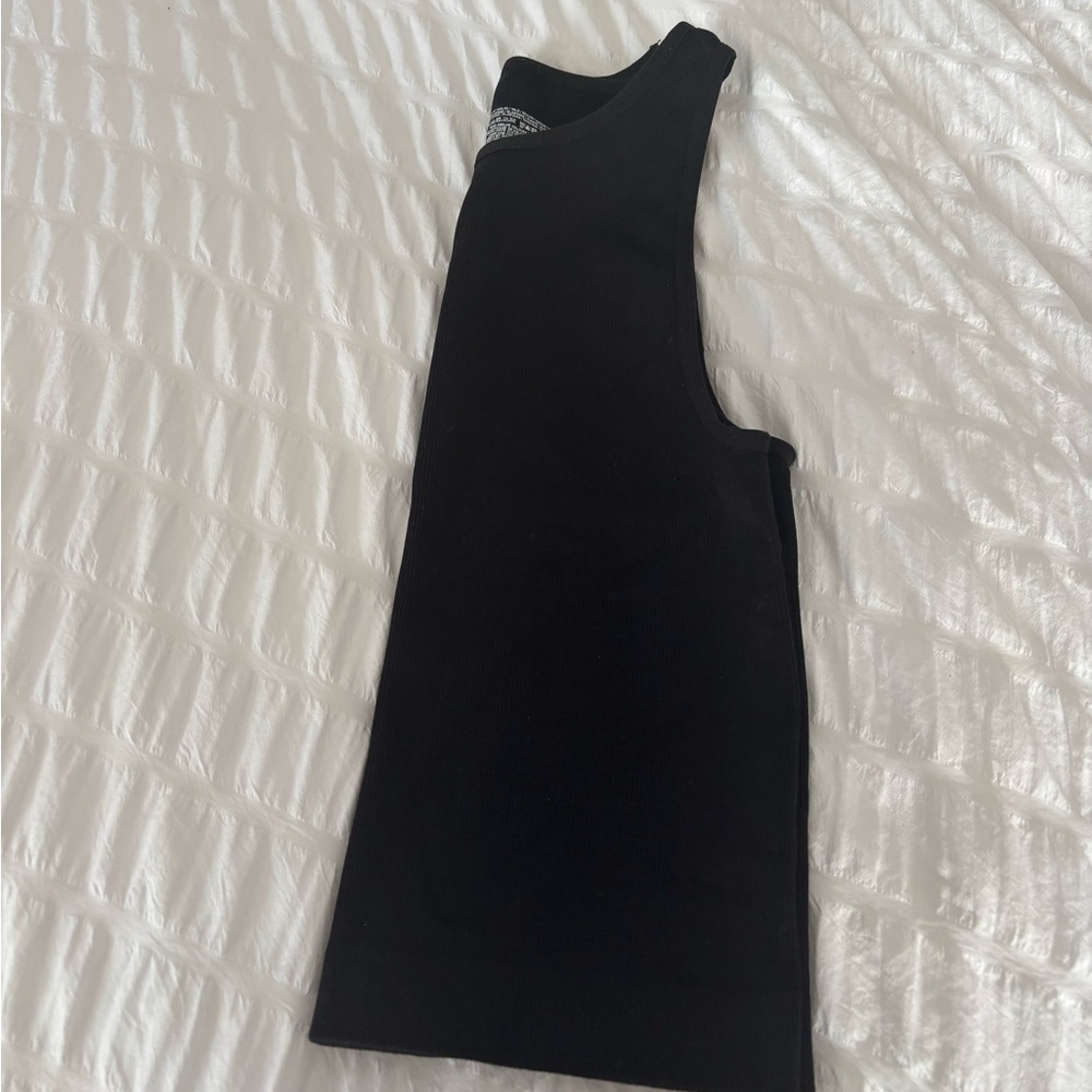 Black Seamless Tank - Picture 8 of 11